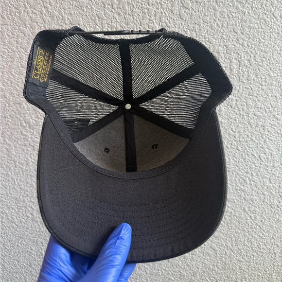 The Classics Yupoong Men's fish heads gatecrasher Snapback Hat - Picture 4 of 7